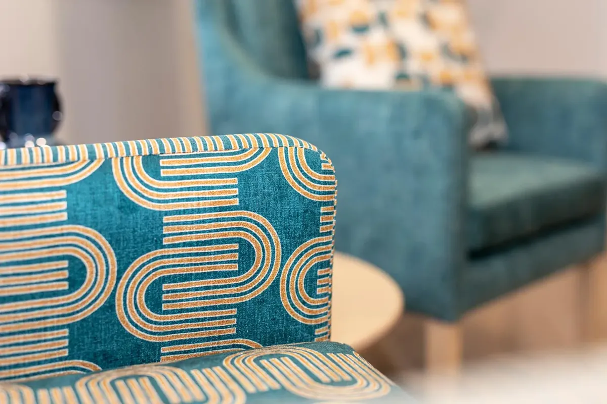 ئامۆژگاری پراکتیکی بۆ هەڵبژاردنی نێوان قەنەفەی ستاندارد و شێوەی L