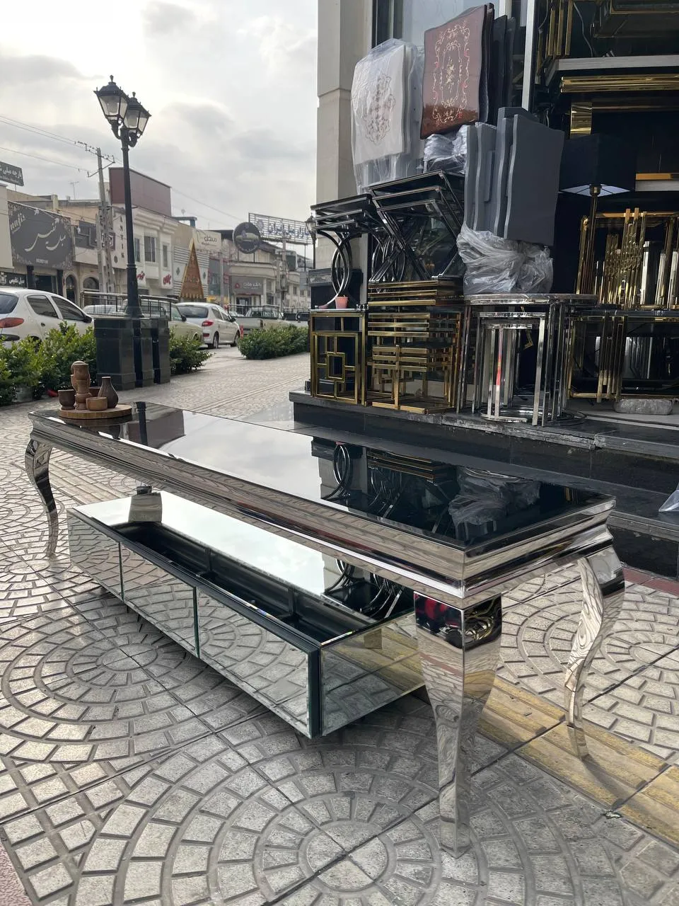 Som Ahoee Model TV Stand