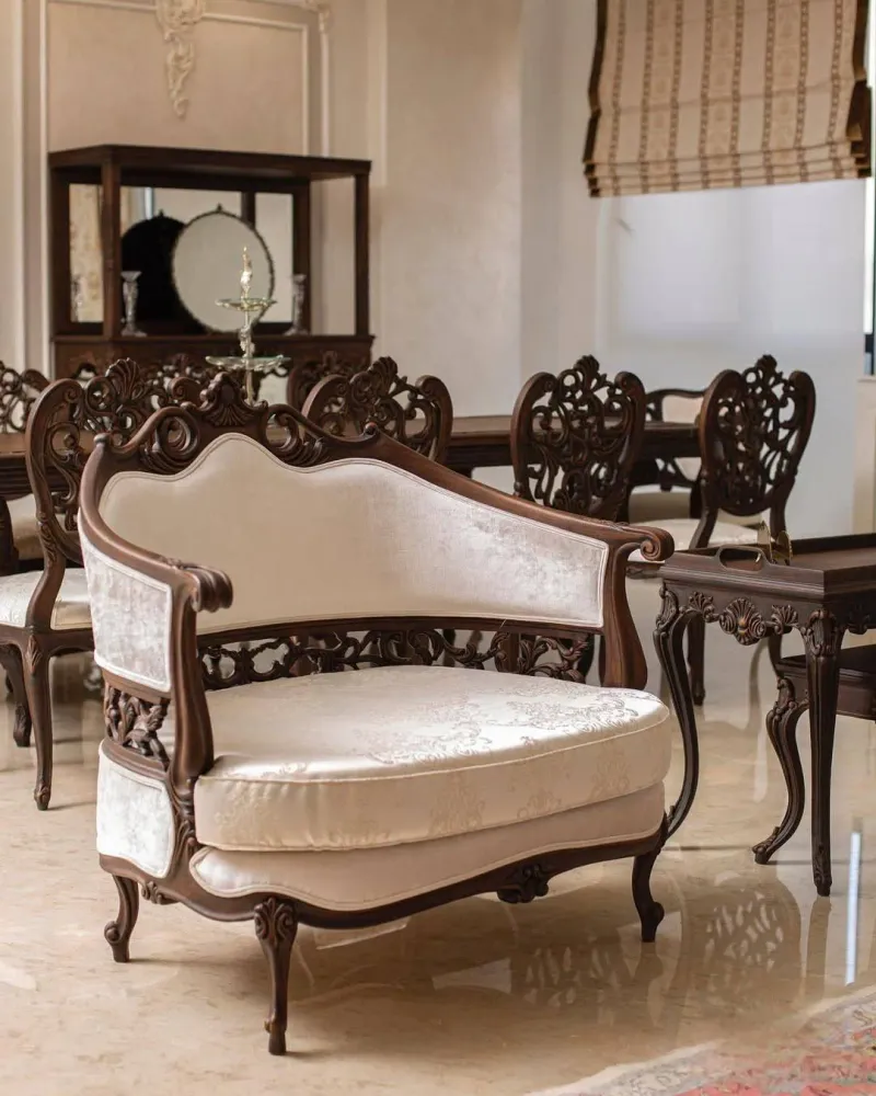 مۆبیلیاتی قووی سپید