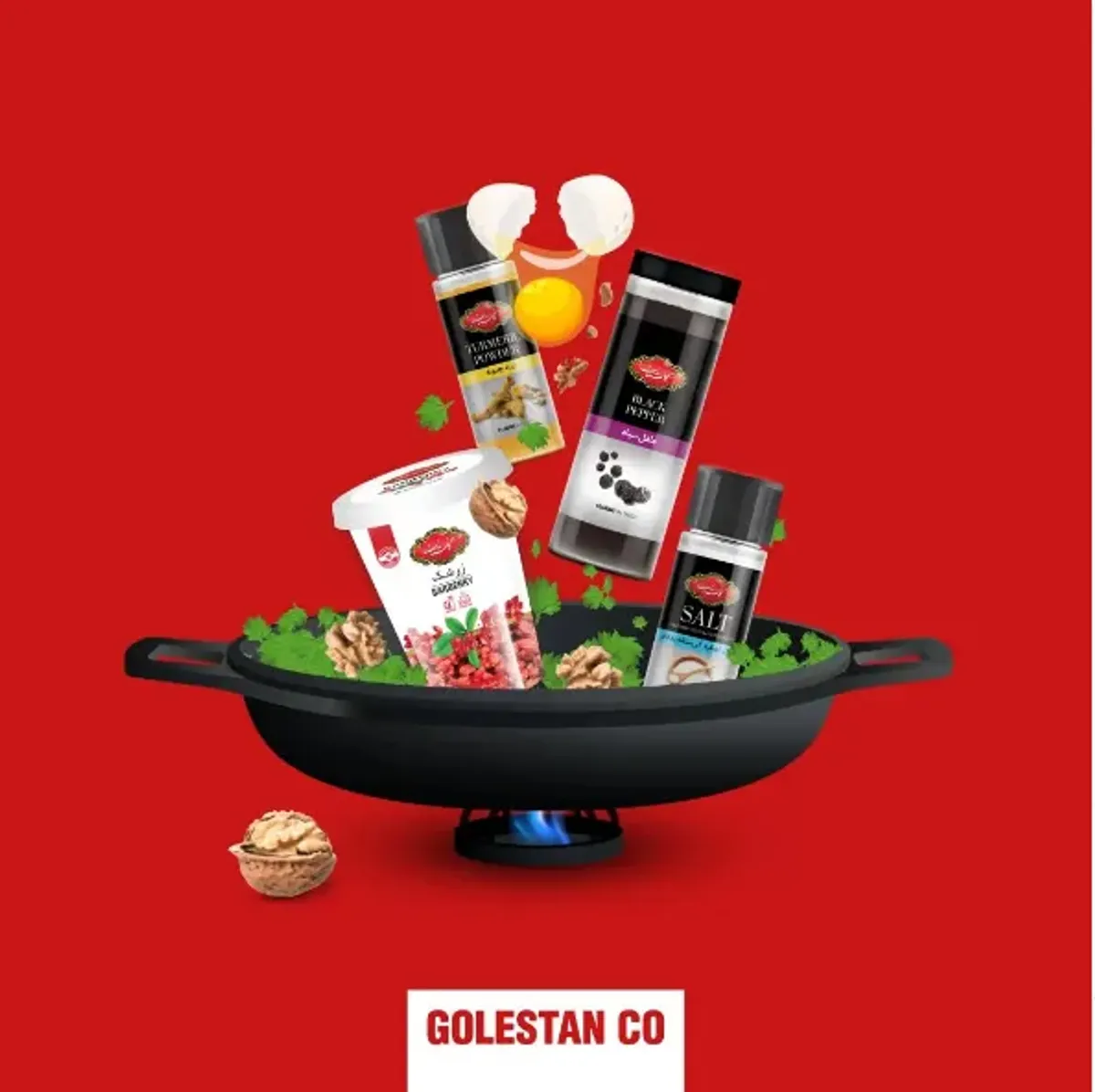 ترکیب محصولات گلستان شامل ادویه‌ها، فلفل، نمک و فرآورده‌های غذایی در حال پخت داخل تابه روی پس‌زمینه قرمز