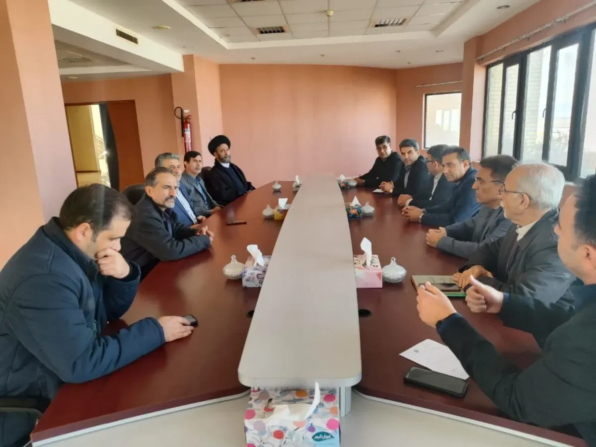 Аятолла Сейед Хасан Амели, представитель провинции и имам пятничной молитвы Ардебиля, на встрече с руководством компании