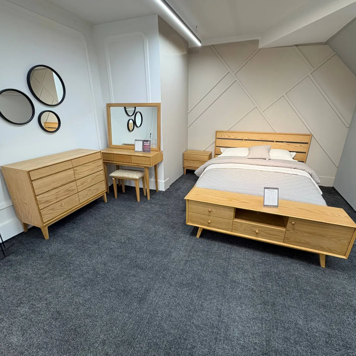 线条柔和、设计当代的优雅卧室套装