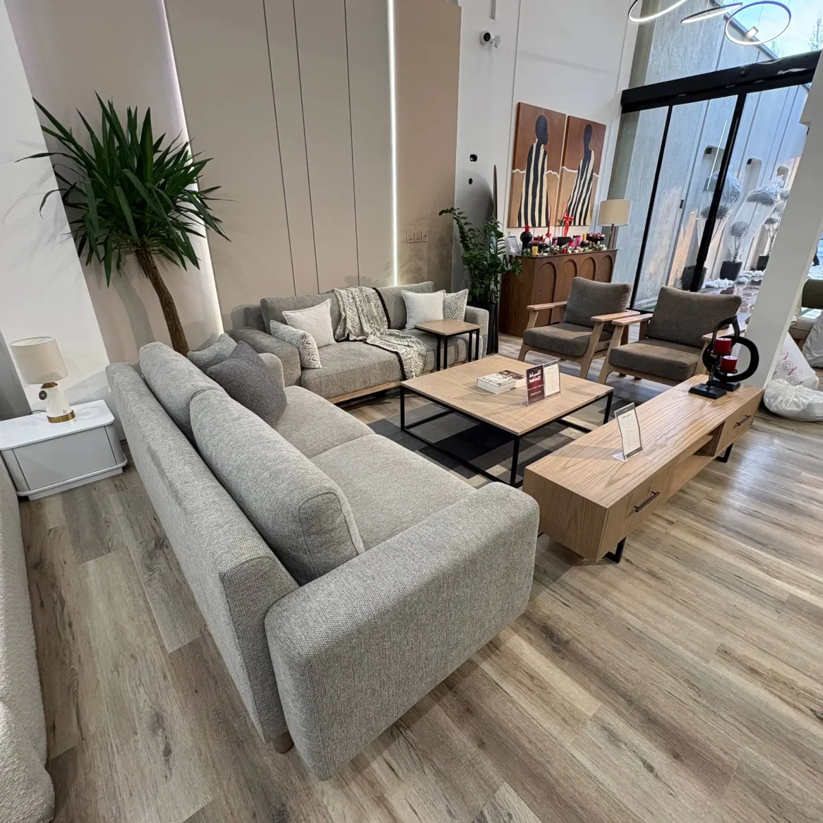 带有独特艺术细节的经典客厅