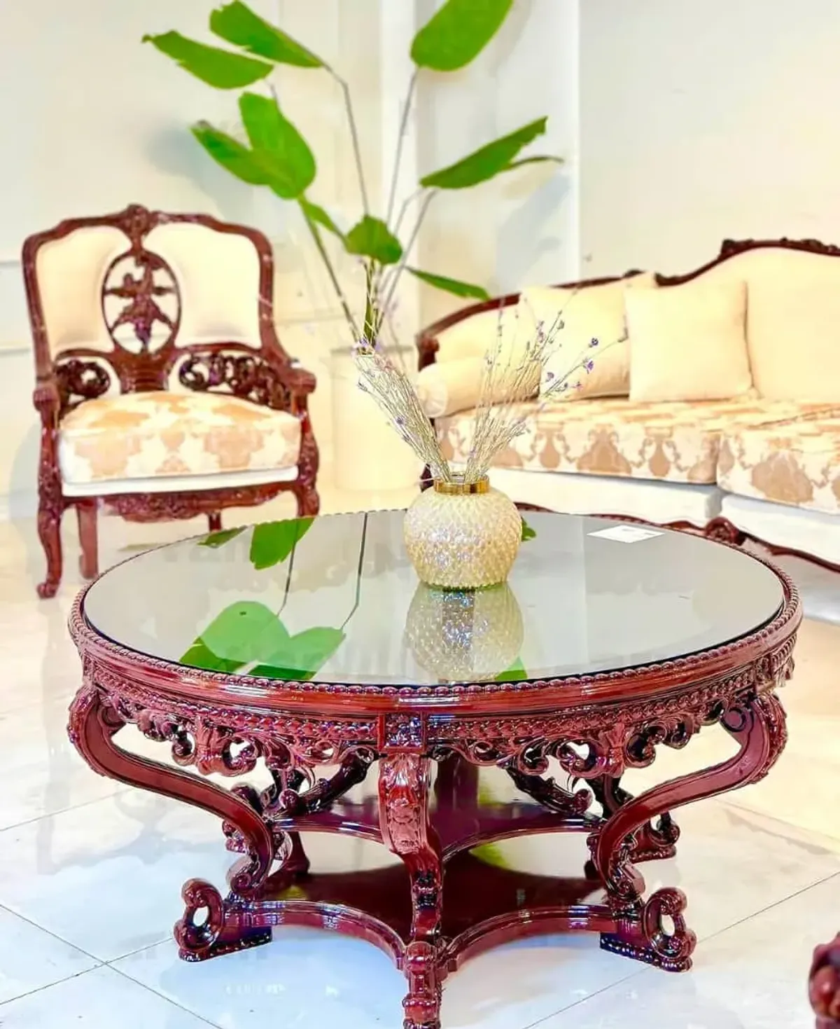 采用高品质材料的 Nik 家具特写