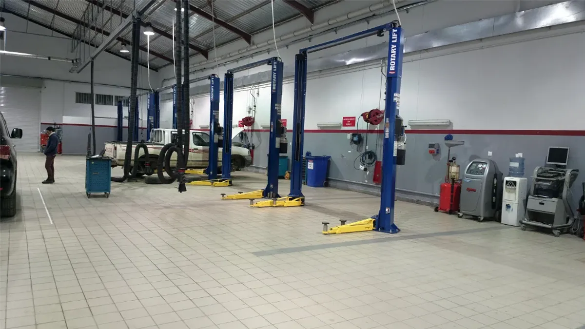 Advanced Rotary Lift system for lifting vehicles in professional workshops