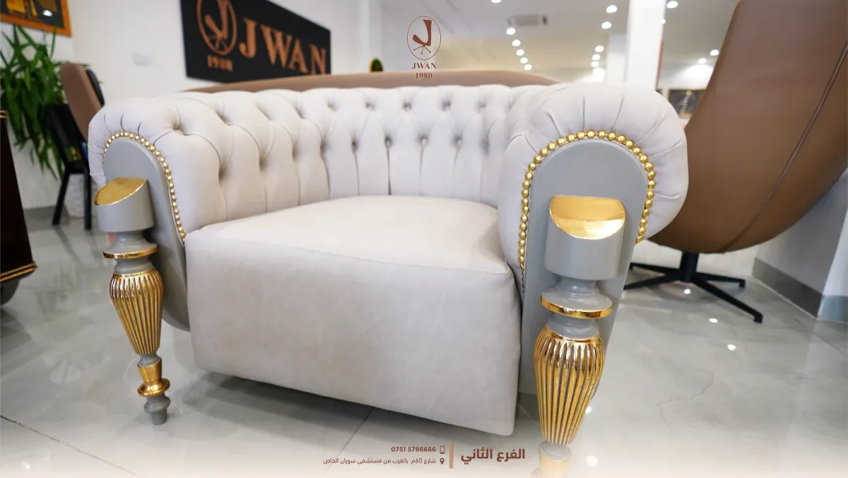 ژینگەی ئۆفیسی پاک و سادە لەگەڵ فەرنیچەری نوێ