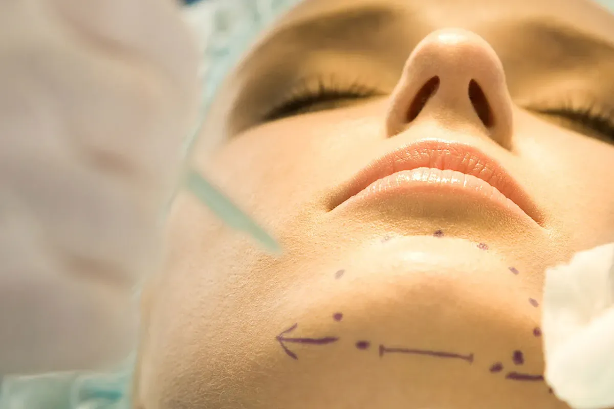 قۆناغ و شێوازەکانی نەشتەرگەری ڕوومەت و چەناگە