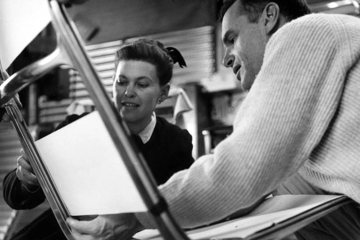 أيقونات ومصممو الأرائك المؤثرون حول العالم