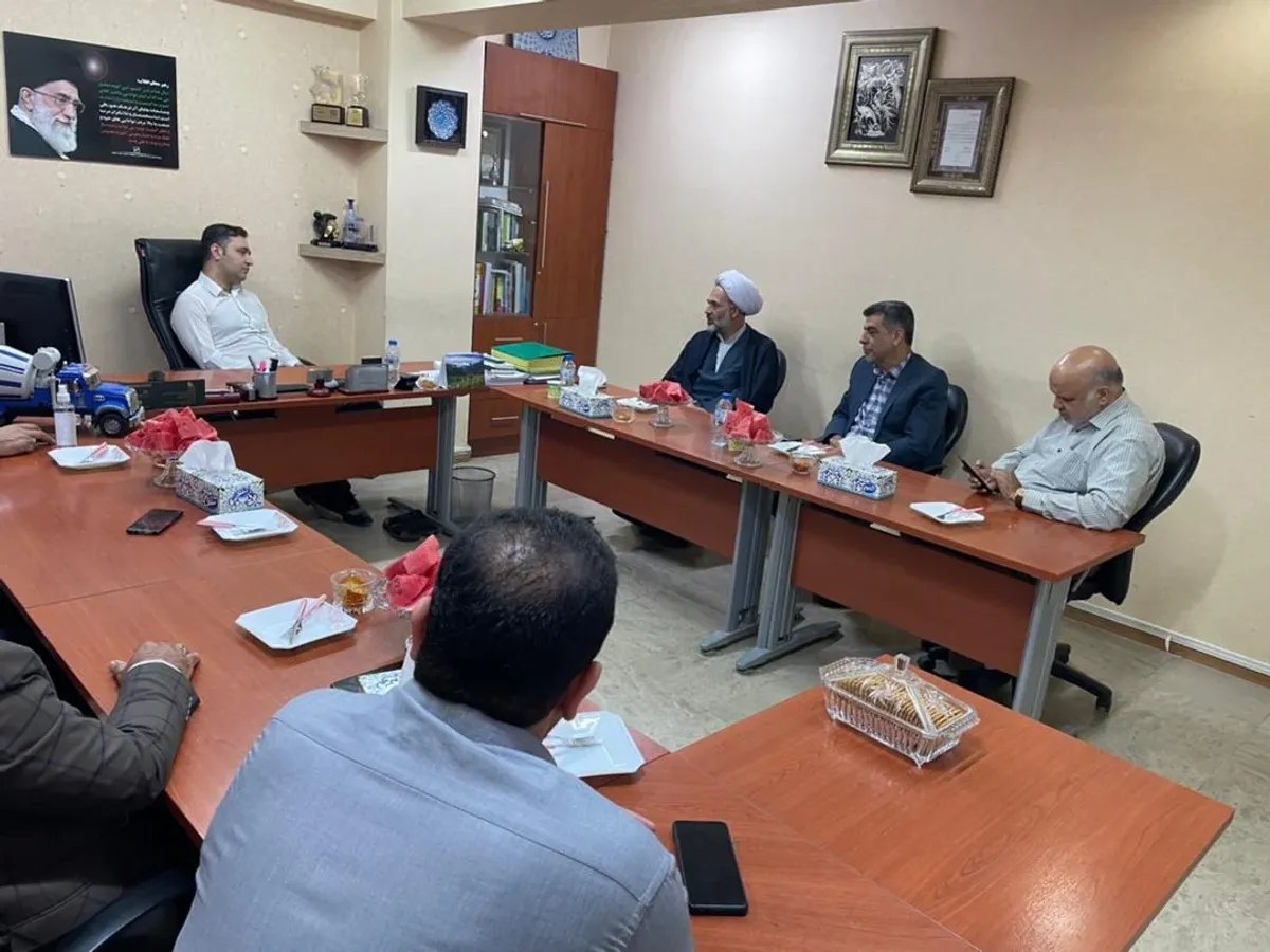 Фоторепортаж о встрече Ходжатолеслама Аббаса Абади, заместителя представителя Верховного лидера в Фонде жилья, с руководством Бунёд Бетон Исфахан.