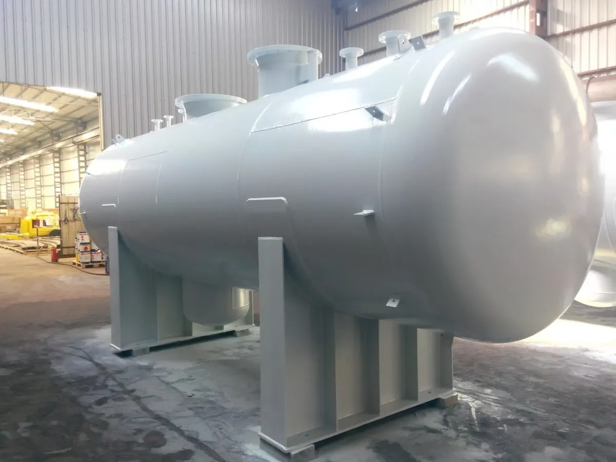 纳瓦车间制造的带有环氧油漆涂层的工业压力容器；准备安装于石油、天然气和水务项目中。