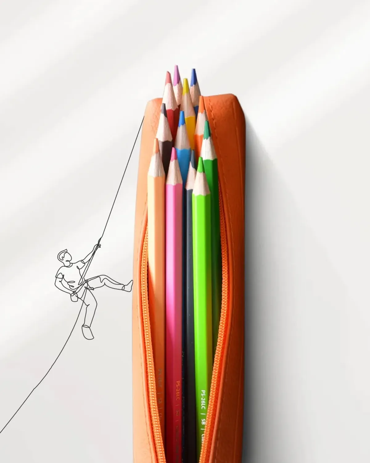 Tüm Papco renkli kalemleri şık bir deri kalem kutusunda toplandı