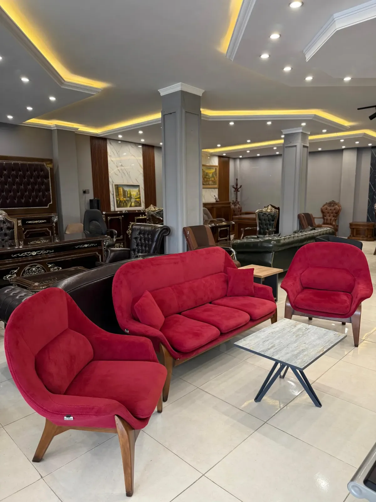 کەلوپەلی ئۆفیسی لوکس گونجاو بۆ ئۆفیسە پیشەییەکان | ئۆفیسی تەیفوور