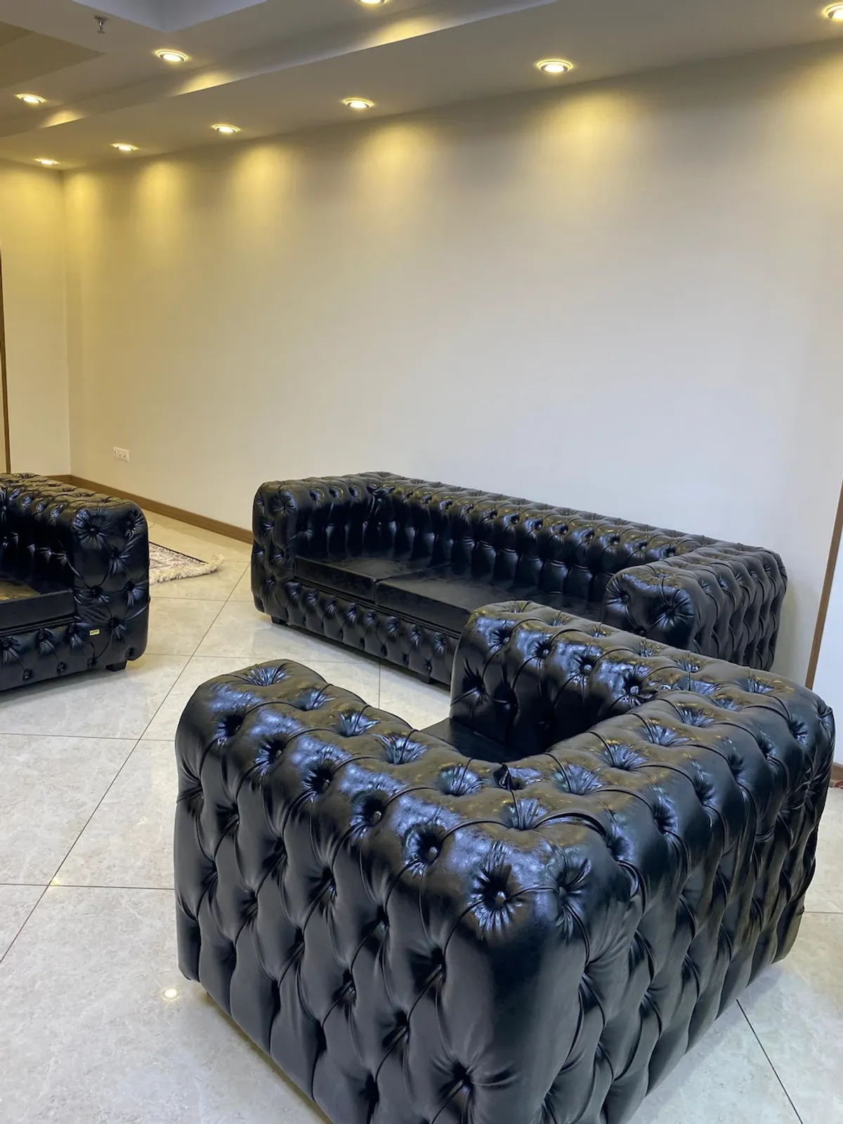 黑色切斯特沙发套装