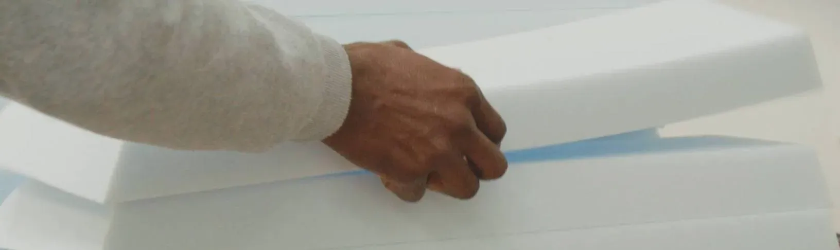 جیاوازی نێوان فۆمی سارد و فۆمی گەرم لە قەنەفەدا