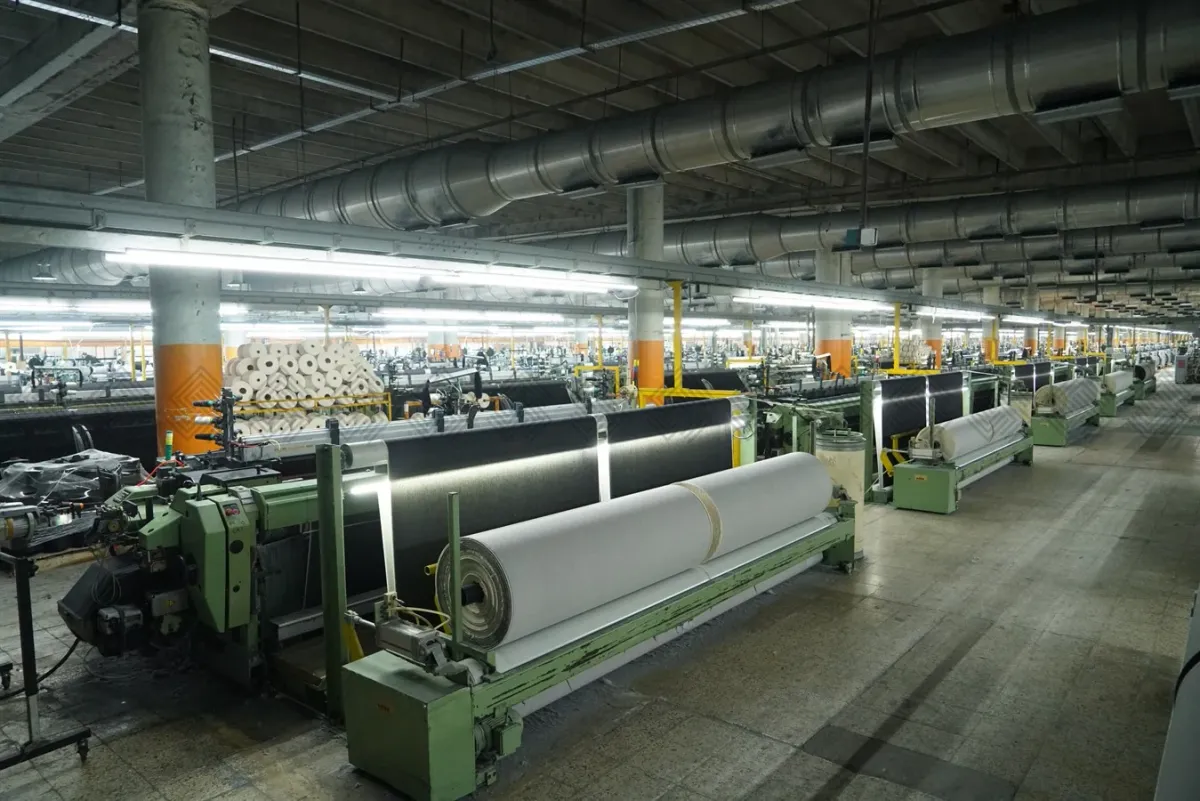 دیمەنی ناوەوەی بەشی بونیادنان لە کارگەکەدا