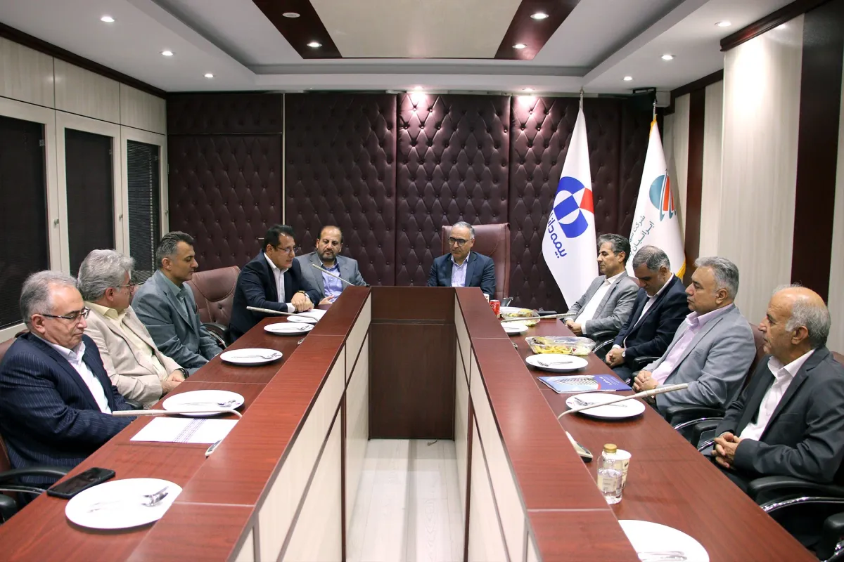 فەرمانبەرانی بیمەی دانا بەشداری کۆبوونەوەکە دەکەن