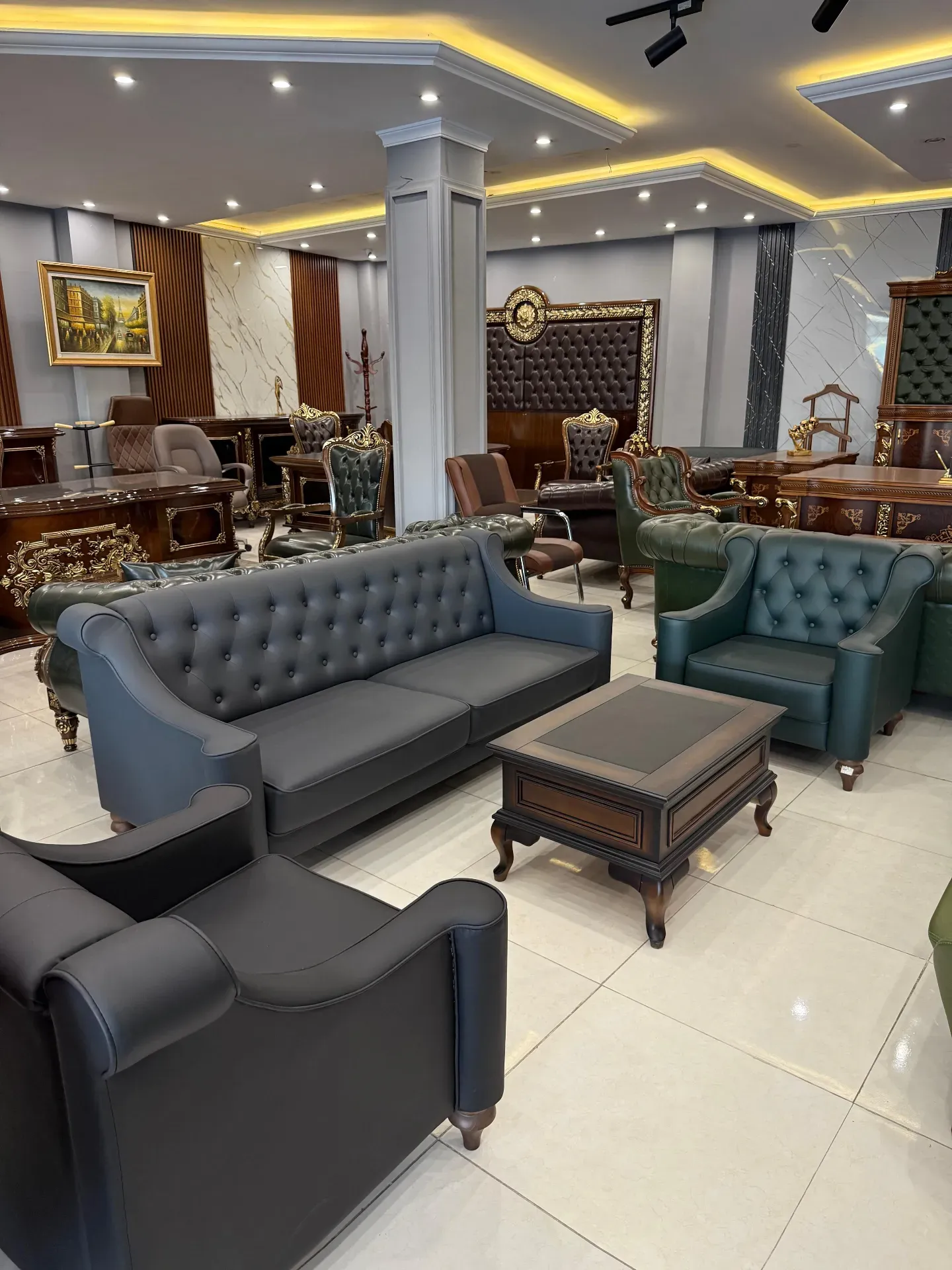 کورسی و مبلی ئیداریی چەرمی 