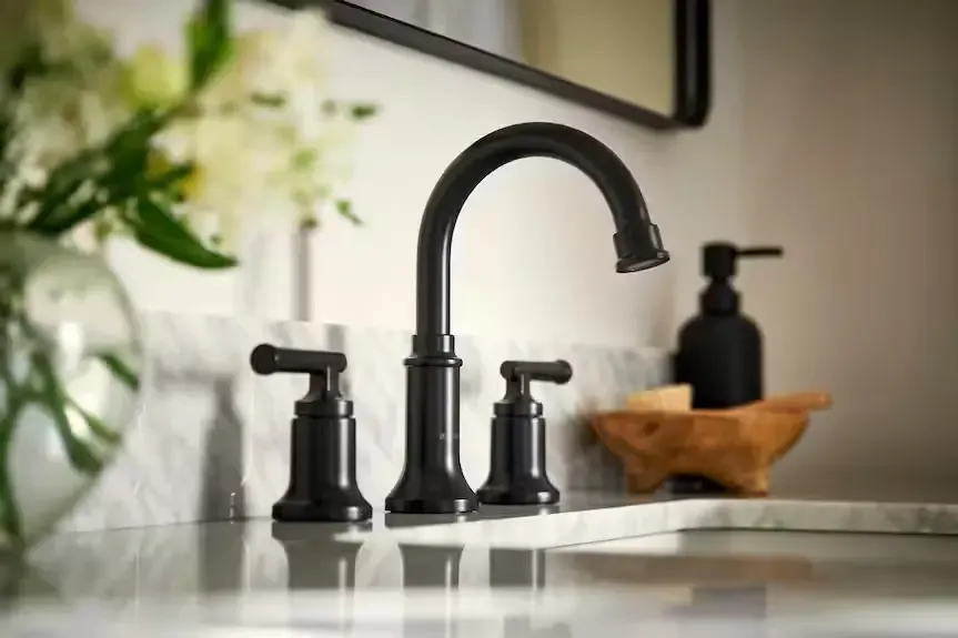 لماذا أصبحت الحنفيات المطفية والسوداء شائعة للغاية؟