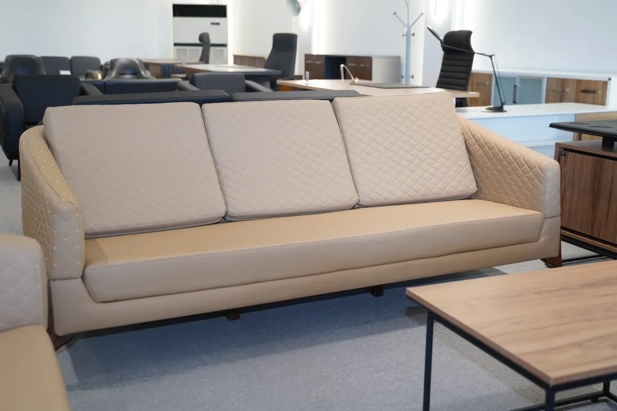 دیمەنی بەرهەمەکانی کەلوپەل لە ڤانا