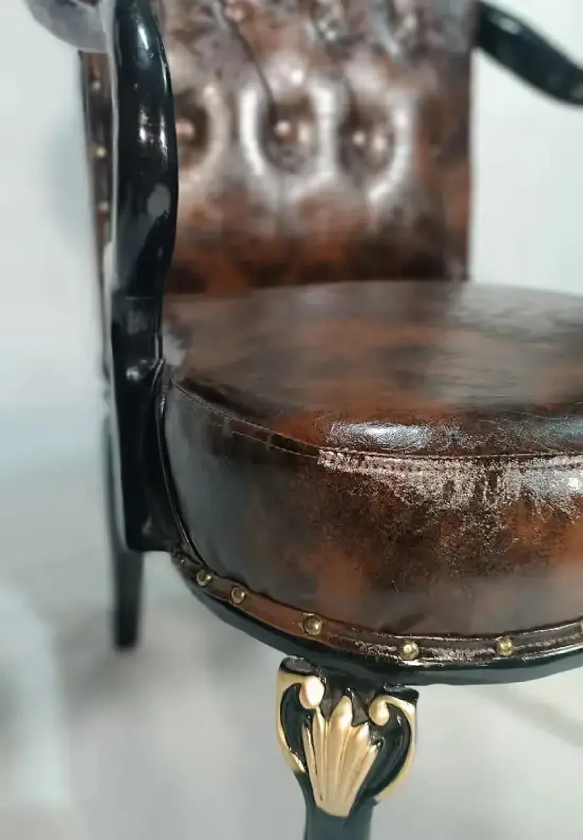 带木腿切斯特沙发