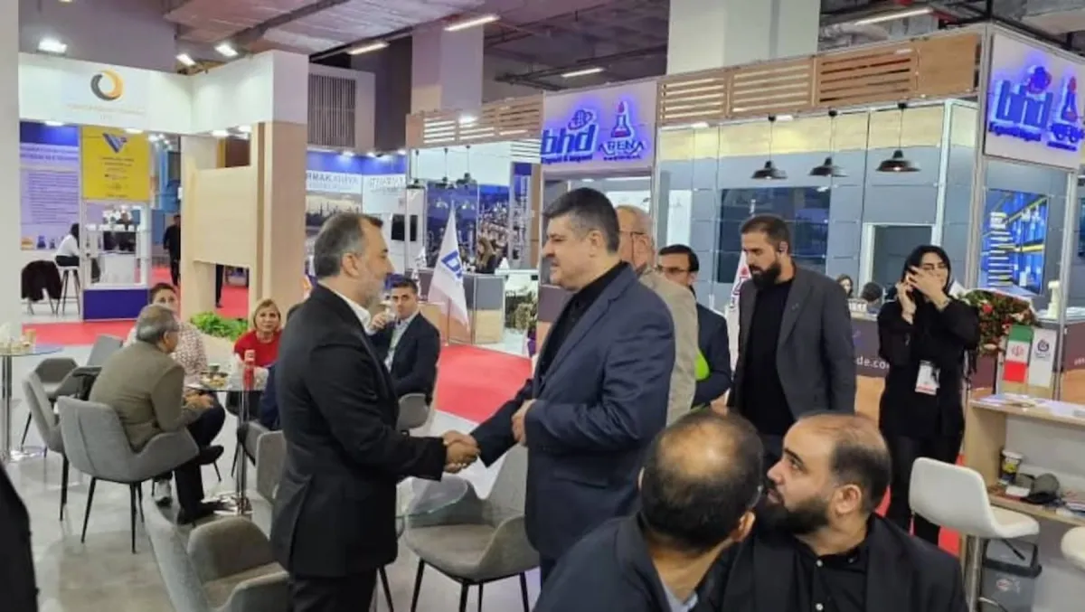 سەردانکەران پێشوازی لە کۆشکی تۆپیکۆ هۆڵدینگ دەکەن لە پێشانگای نێودەوڵەتی ئۆراسیا پلاست