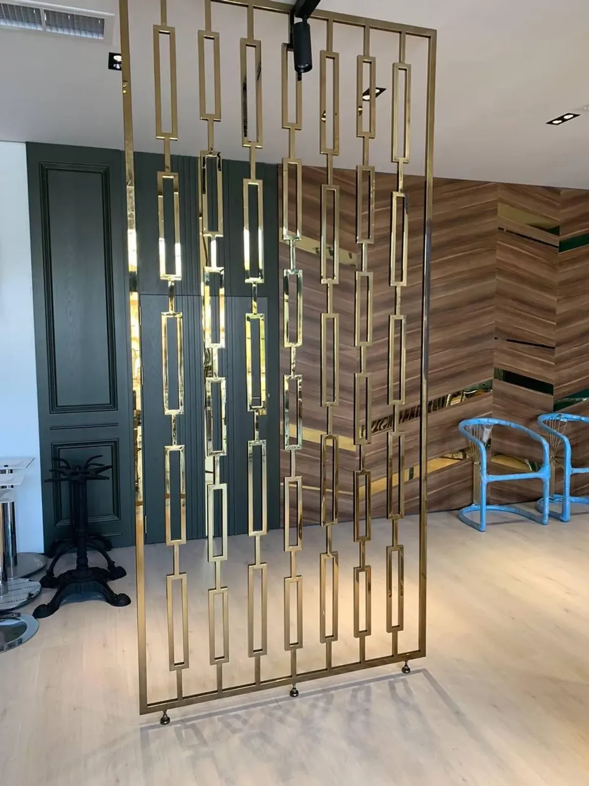 Dekoratif altın masanın heykelsi ayak yapısı