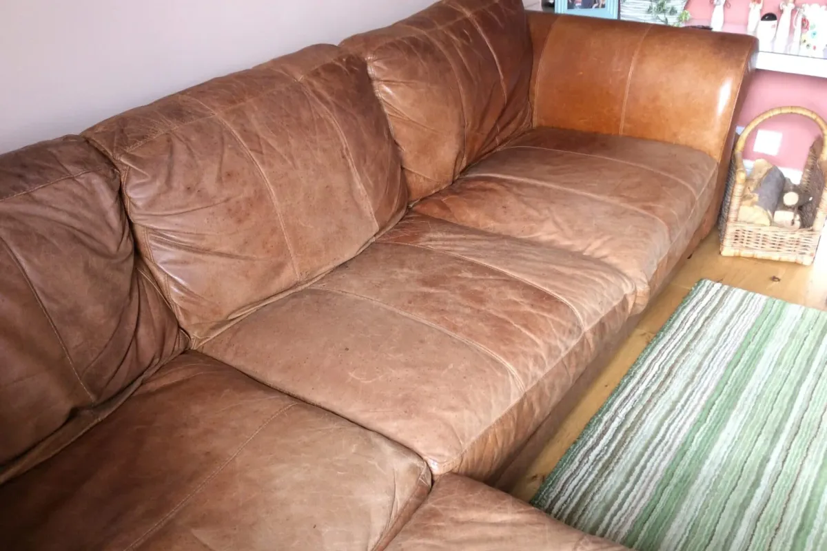 کاریگەری تیشکی خۆر لەسەر ڕەنگ و پێکهاتەی قوماشی قەنەفە