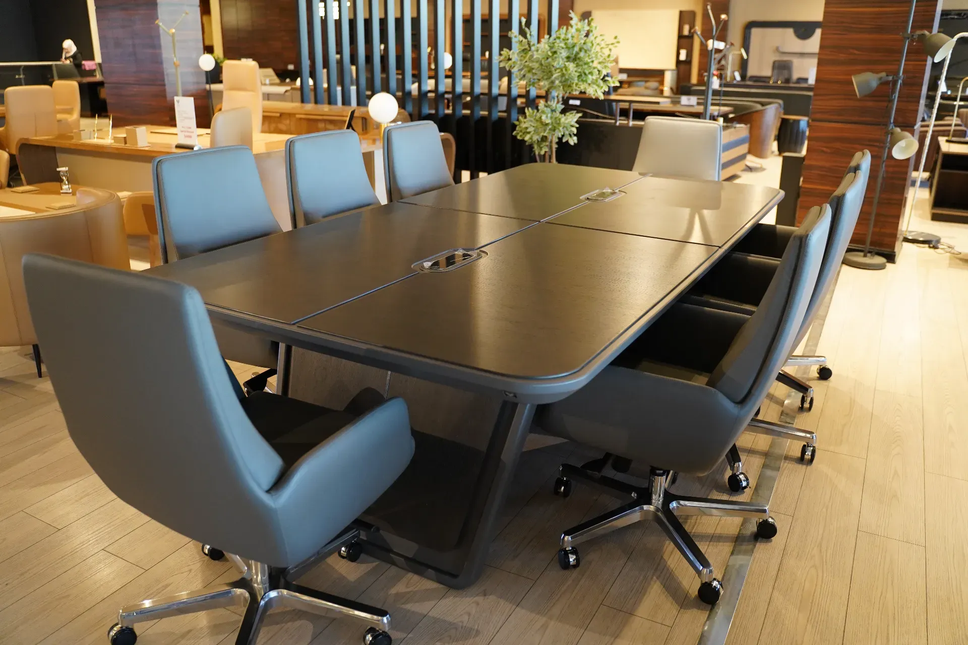 مێزی کۆبوونەوە