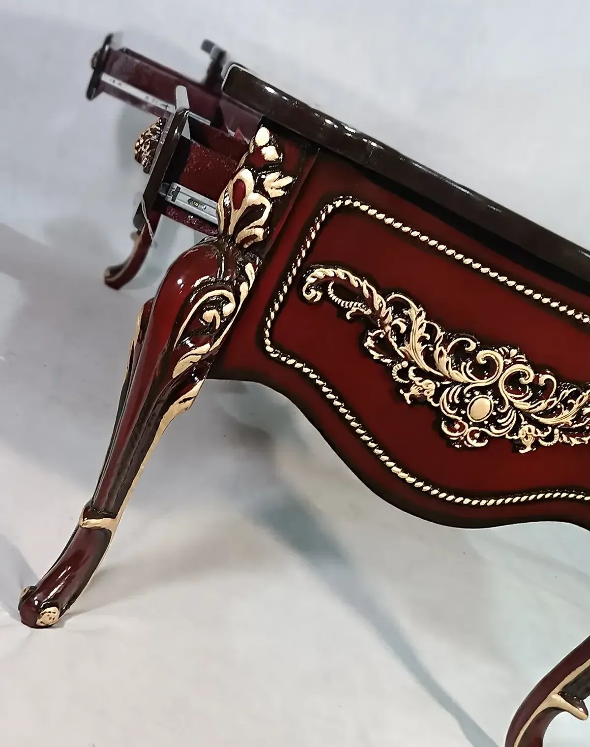 高品质棕色桌子