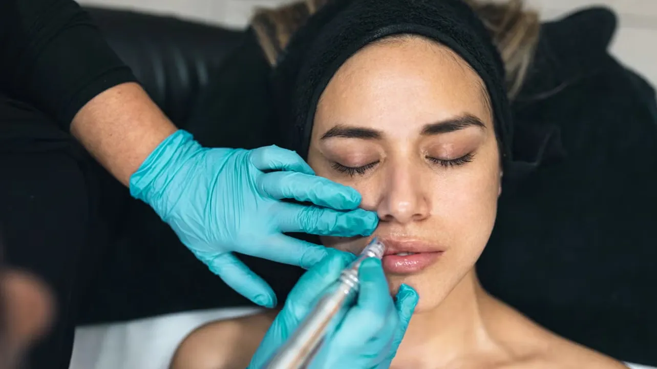 唇型塑造方法类型（非手术与手术）