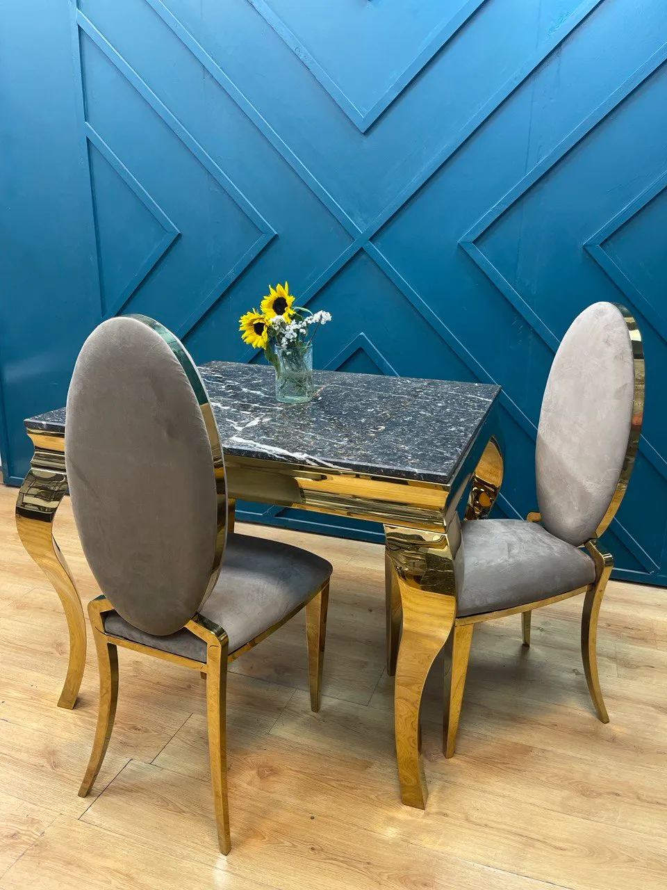 Som Ahoee Model Dining Table 